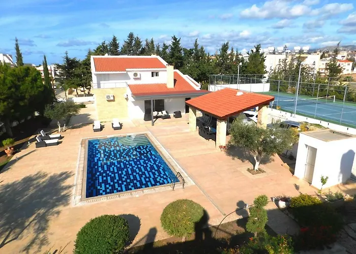 6 Bdr Villa With Tennis Court