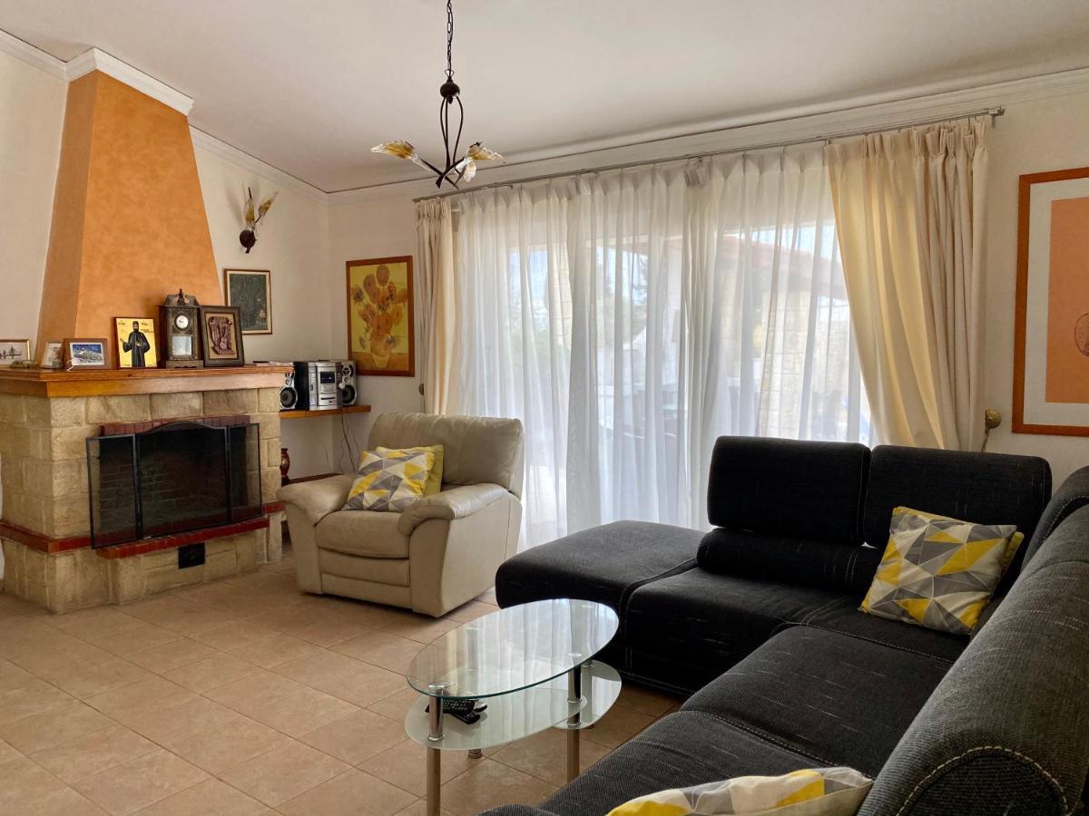 6 Bdr With Tennis Court