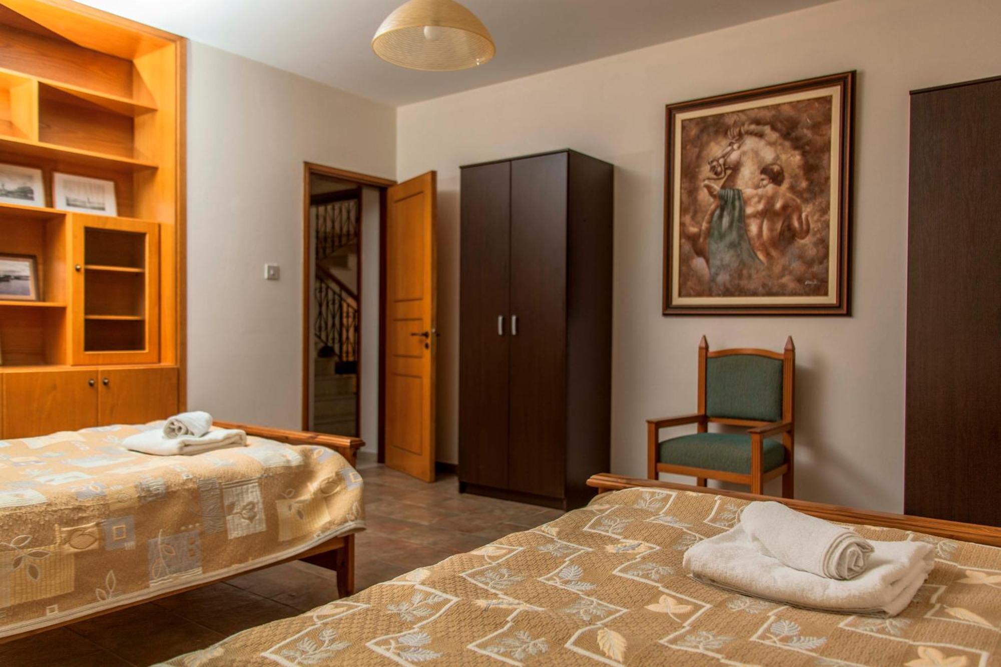 6 Bdr With Tennis Court Pafos