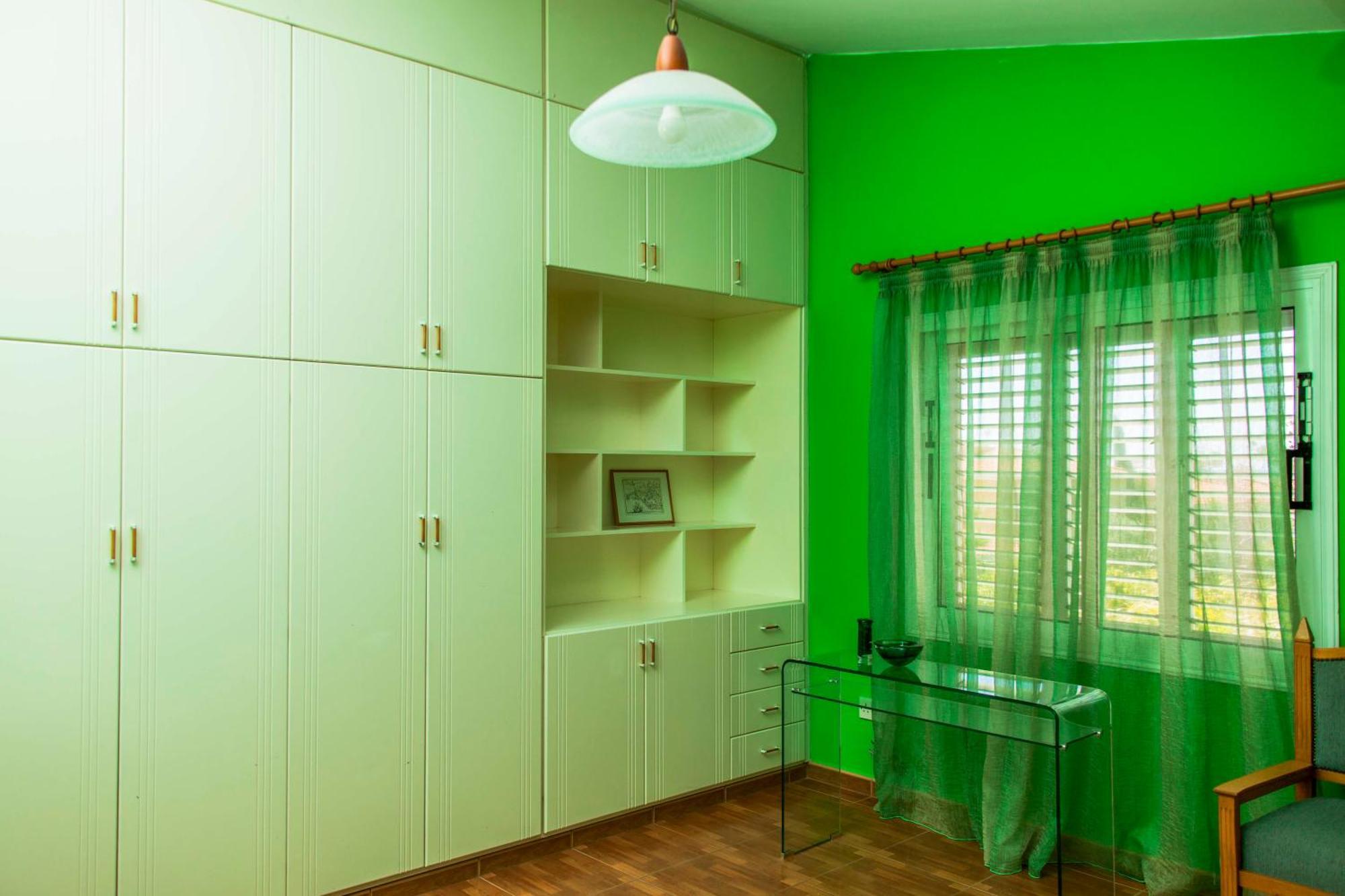 6 Bdr With Tennis Court