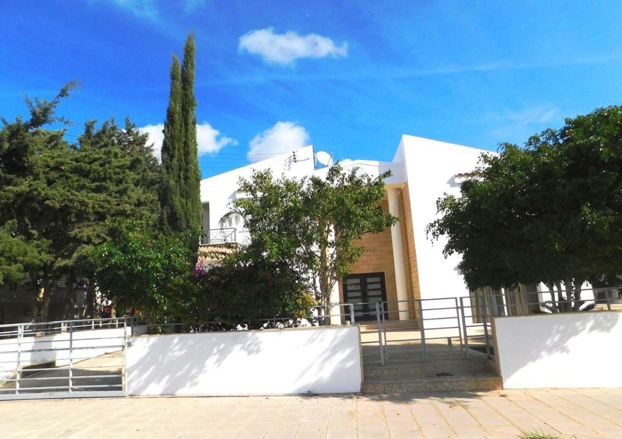 6 Bdr With Tennis Court Pafos