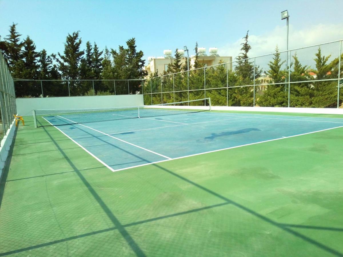 6 Bdr With Tennis Court Willa *